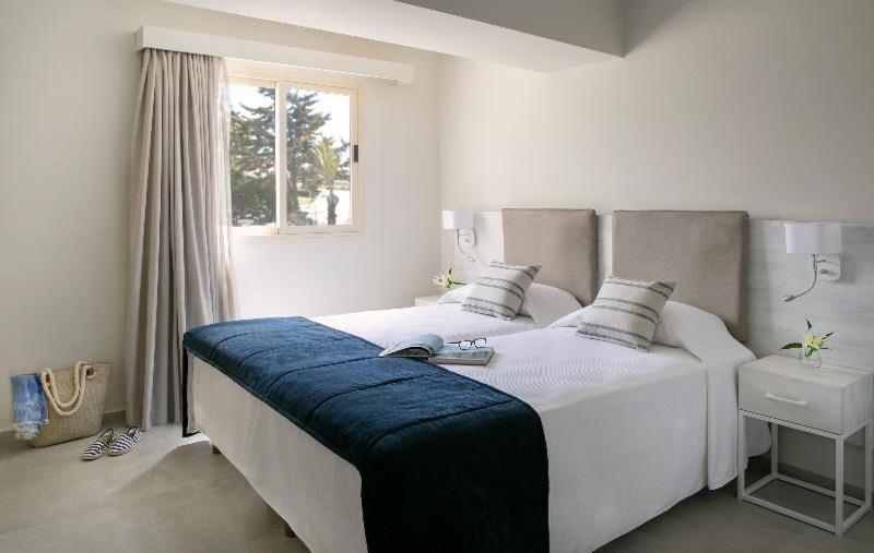 Louis Paphos Breeze Hotel Klorakas Room photo