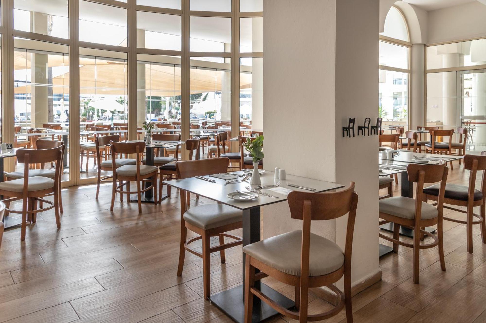 Louis Paphos Breeze Hotel Klorakas Exterior photo