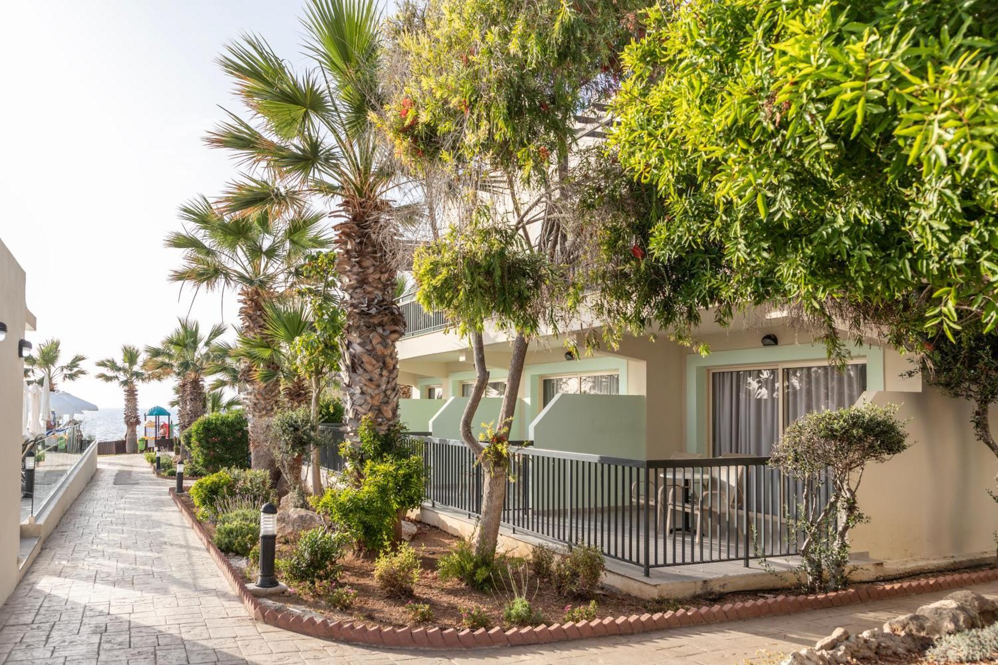 Louis Paphos Breeze Hotel Klorakas Exterior photo