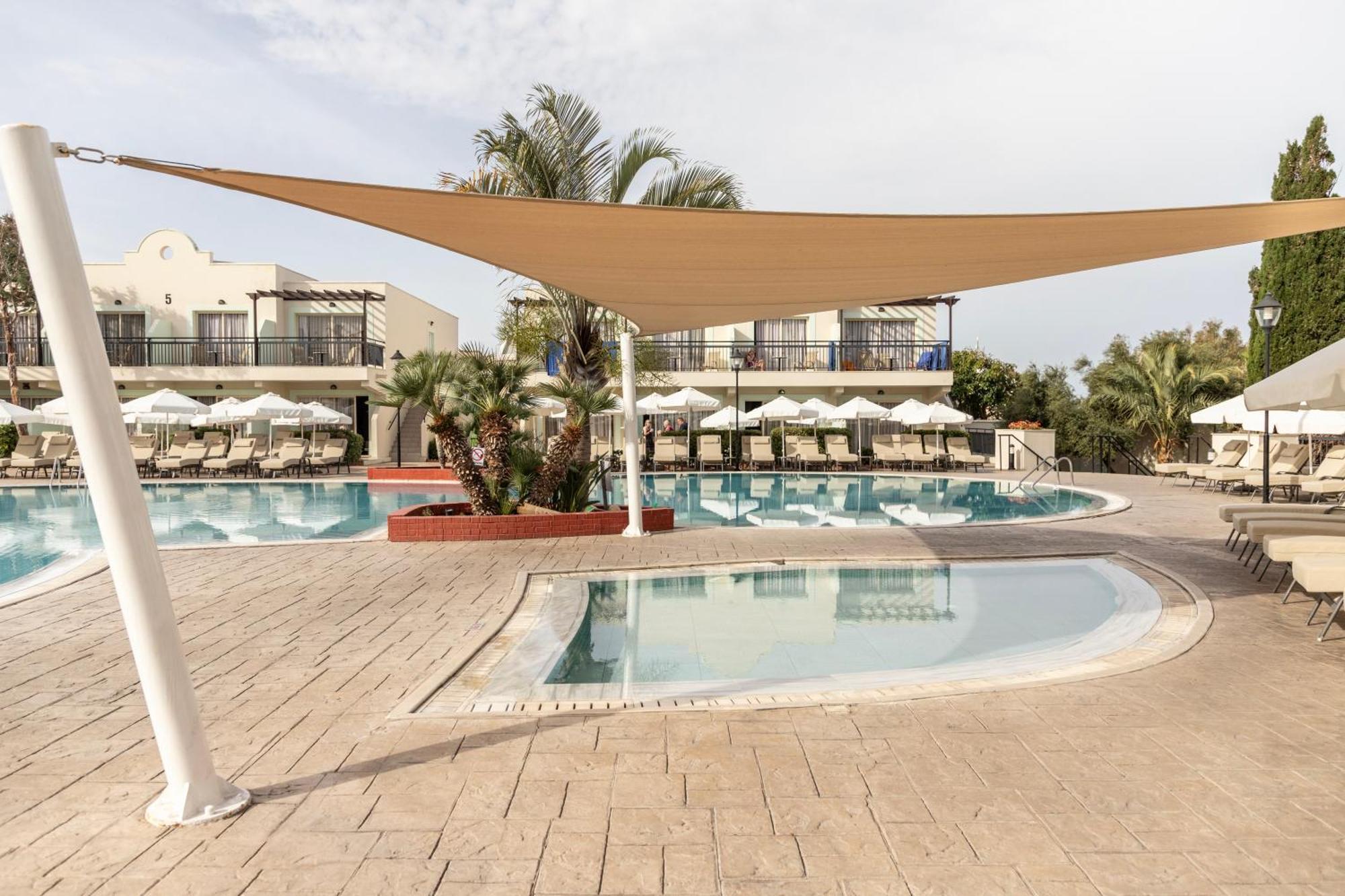 Louis Paphos Breeze Hotel Klorakas Exterior photo