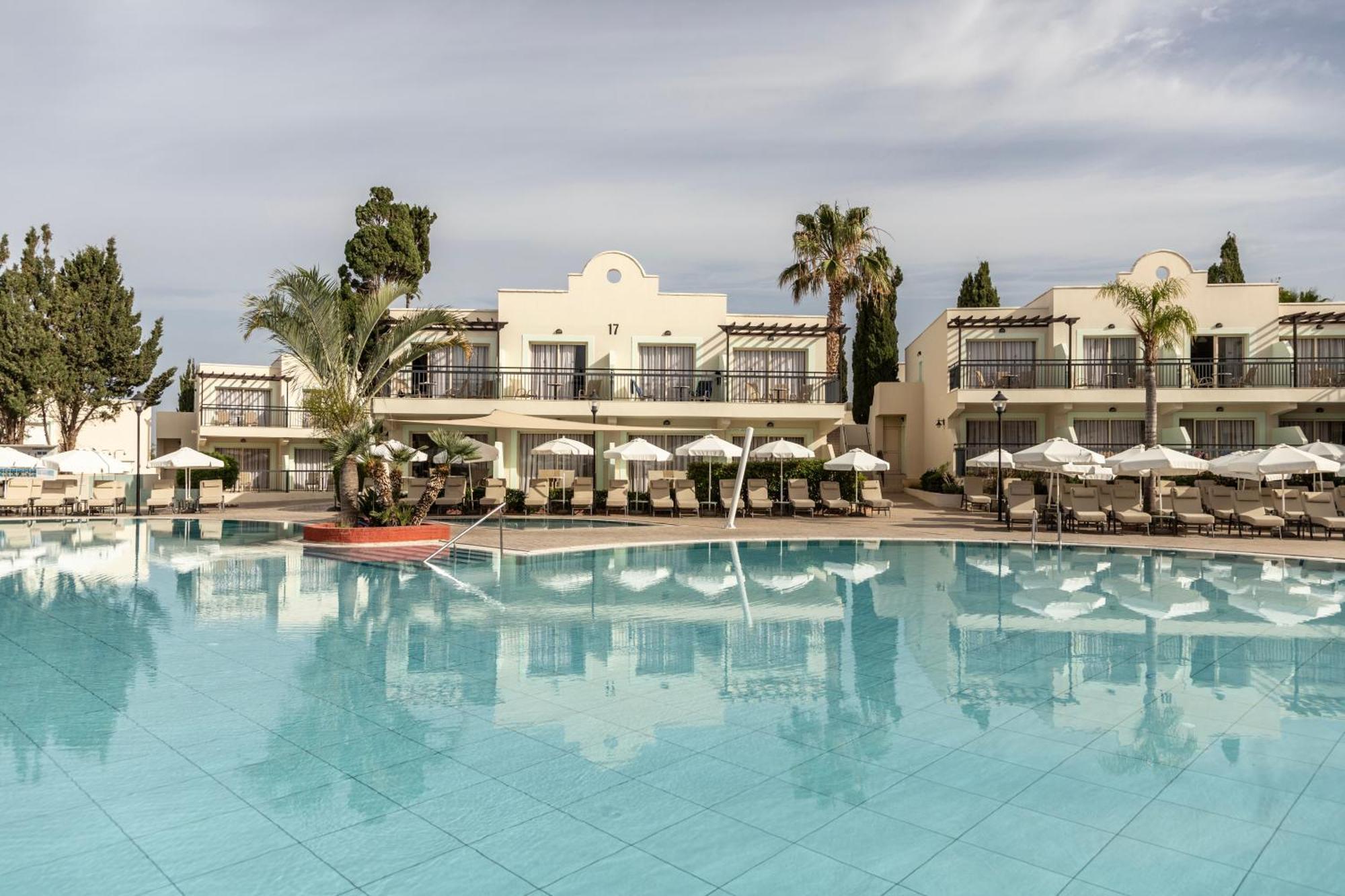 Louis Paphos Breeze Hotel Klorakas Exterior photo